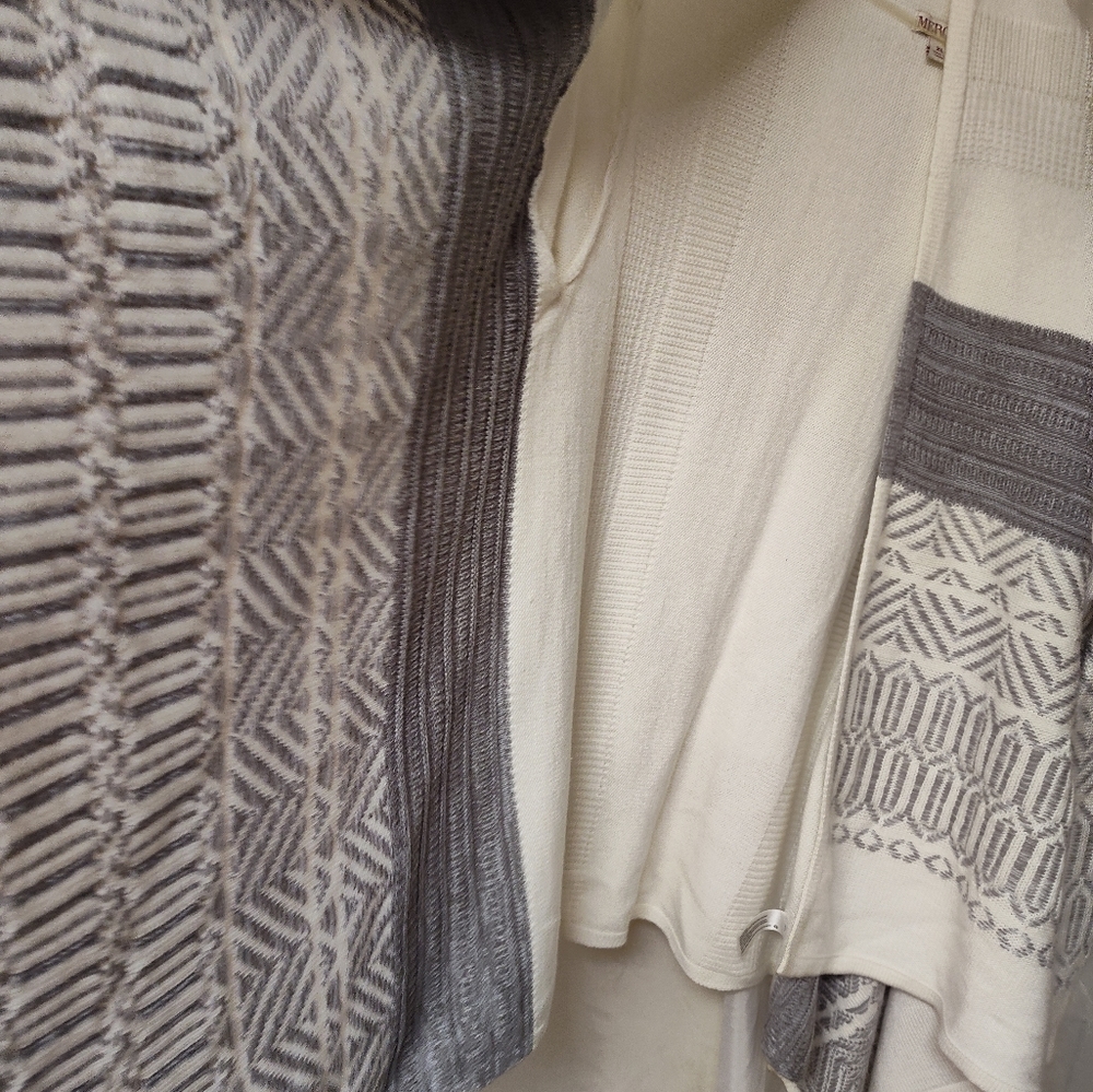 Merona cardigan, white and grey, XL but it seems to be oversized - Picture 3 of 8